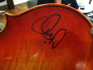 Photo of mark on the back of the instrument. Looking on the internet, the mark appears similar to  some signatures of Charlie Daniels.